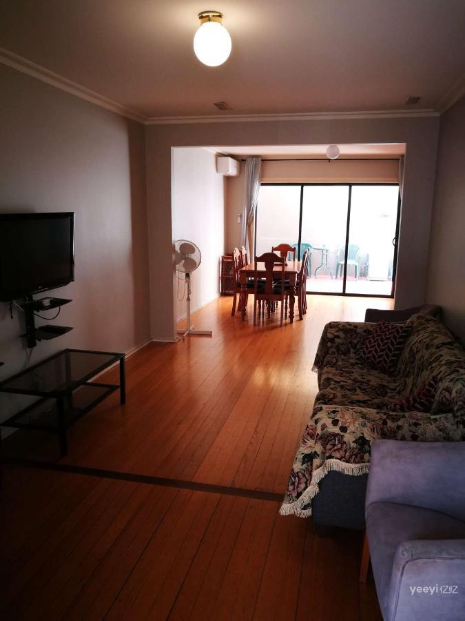 Moonee Valley Views Aparthotel Melbourne Bagian luar foto