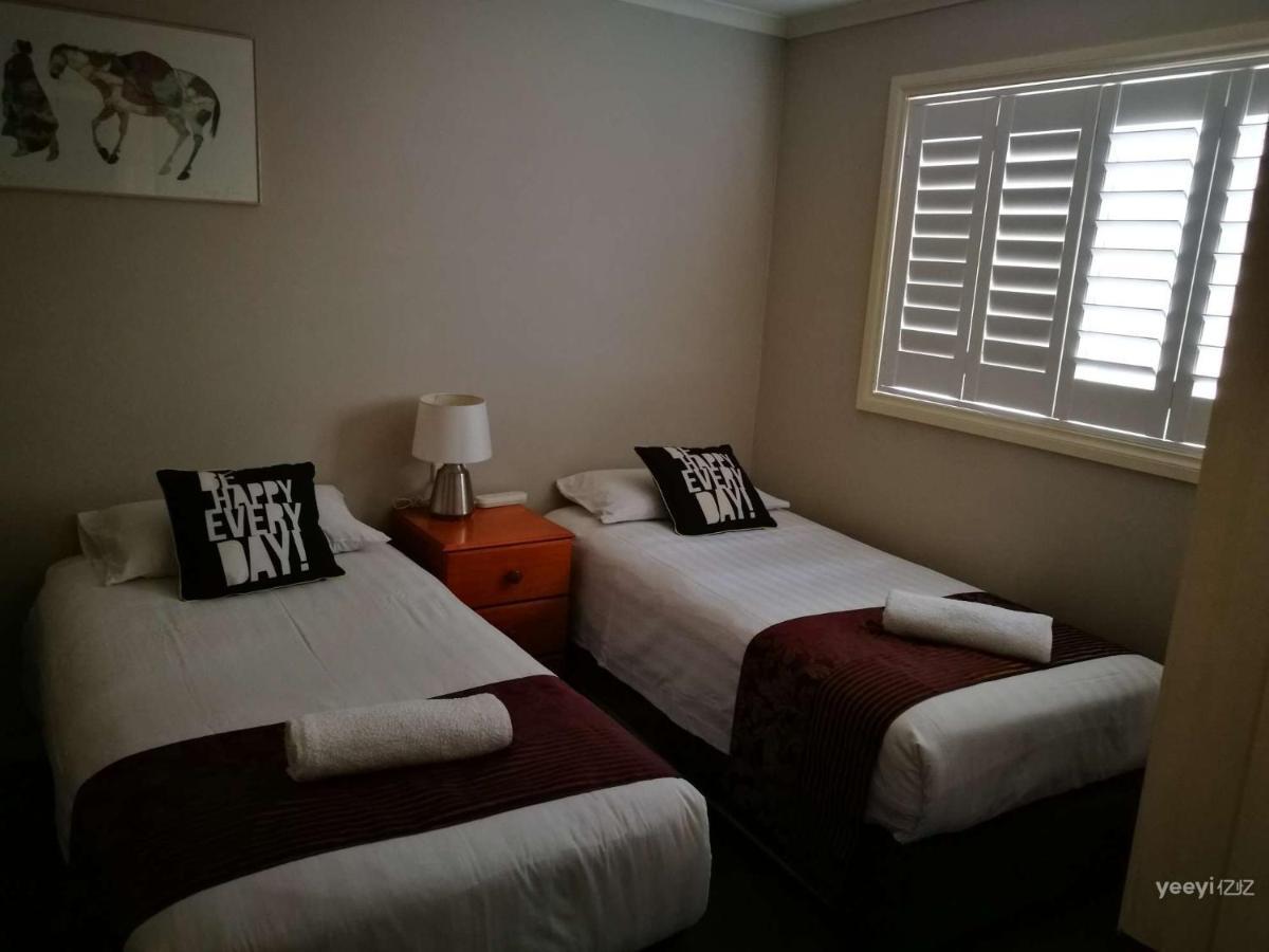 Moonee Valley Views Aparthotel Melbourne Bagian luar foto