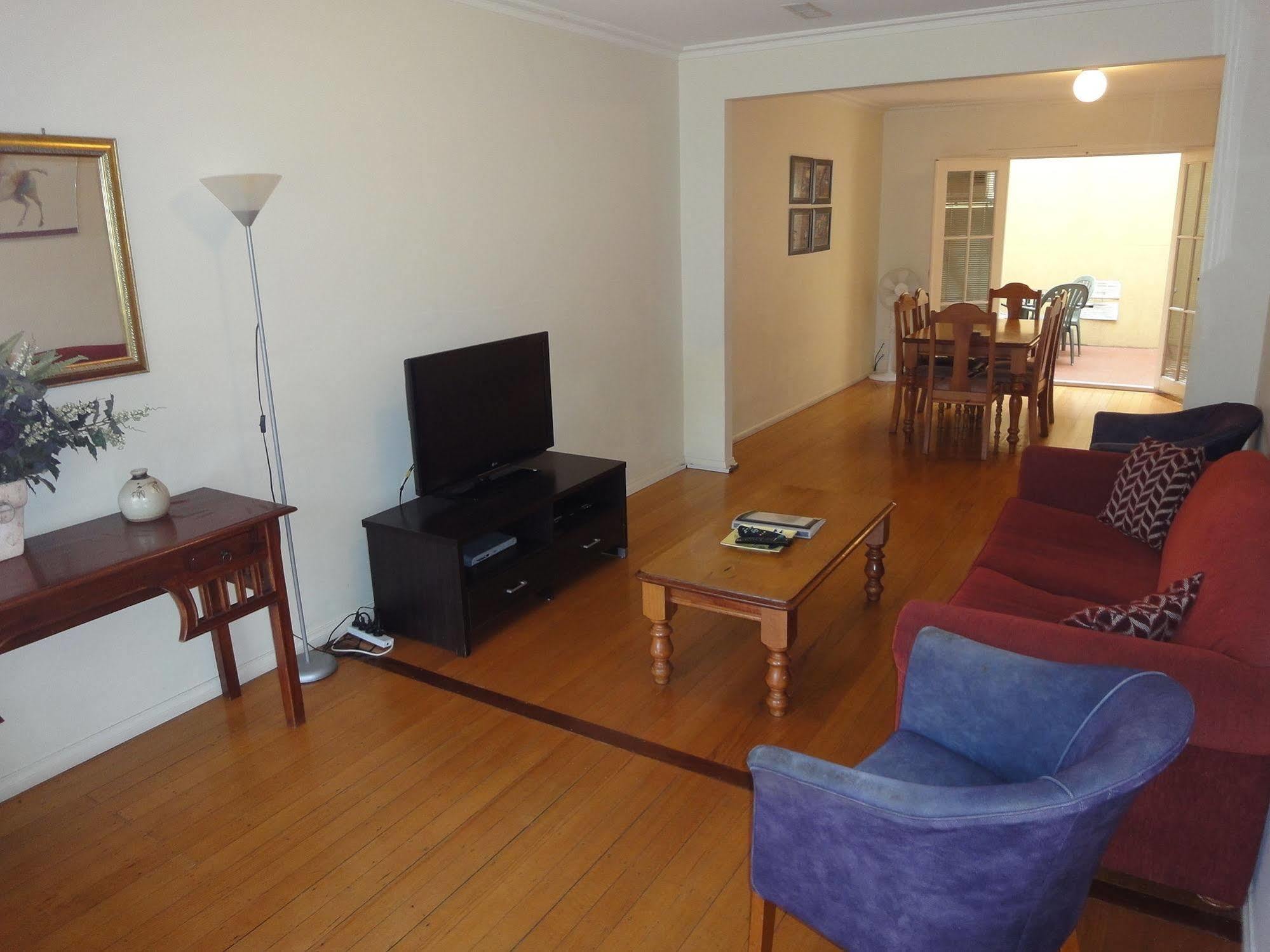 Moonee Valley Views Aparthotel Melbourne Bagian luar foto