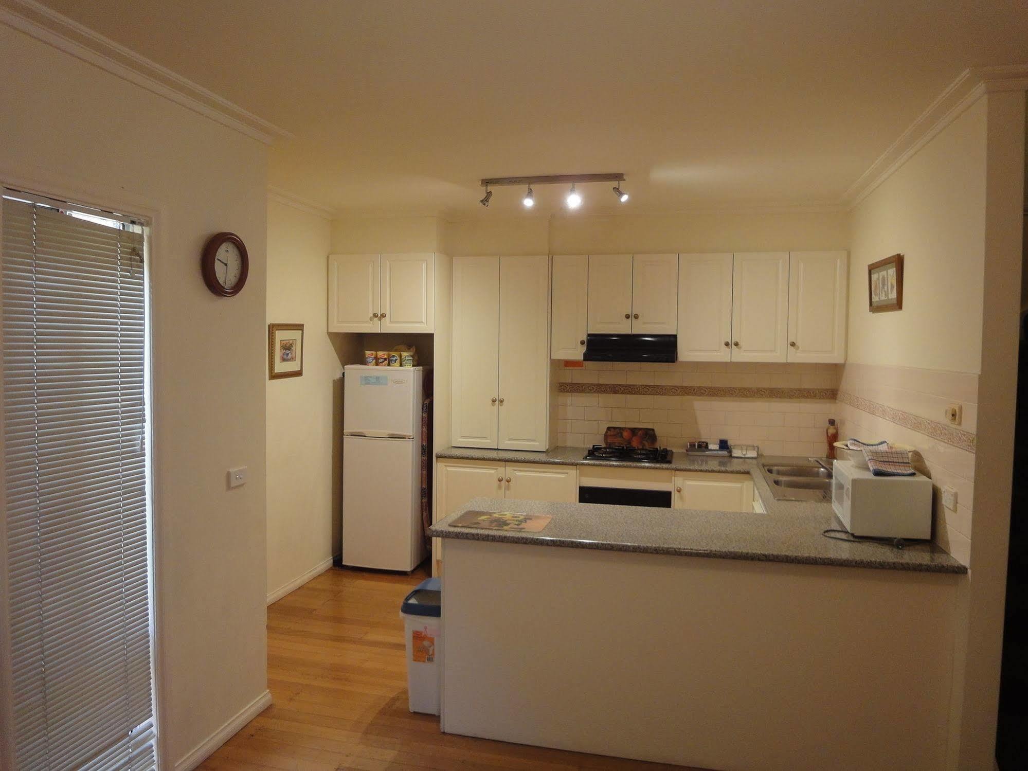 Moonee Valley Views Aparthotel Melbourne Bagian luar foto